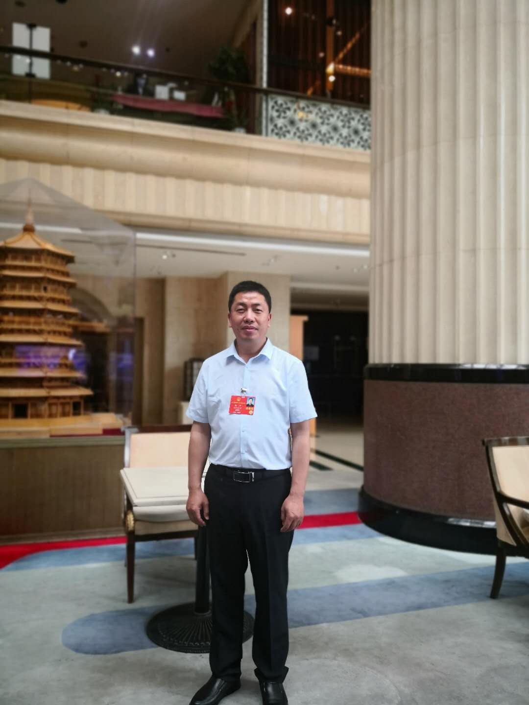 9.全国人大代表、雷火体育(中国)陕飞部件厂飞机铆接装配钳工赵平