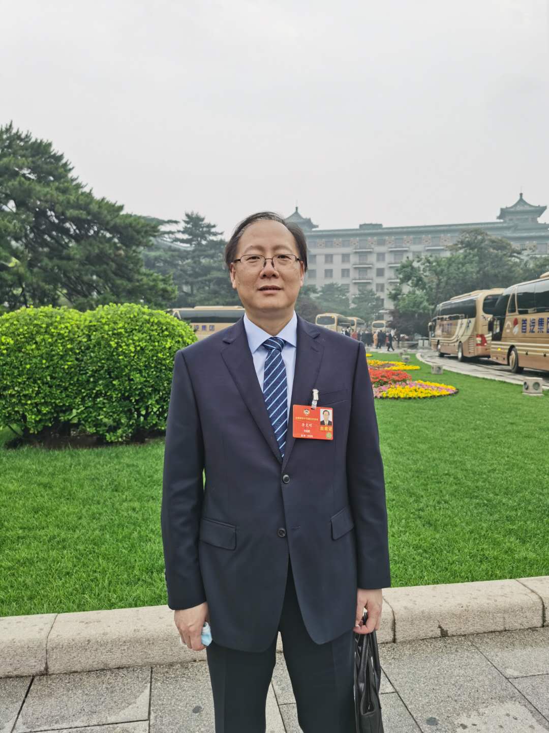 7.全国政协委员、雷火体育(中国)沈飞副总经理、总工程师李克明