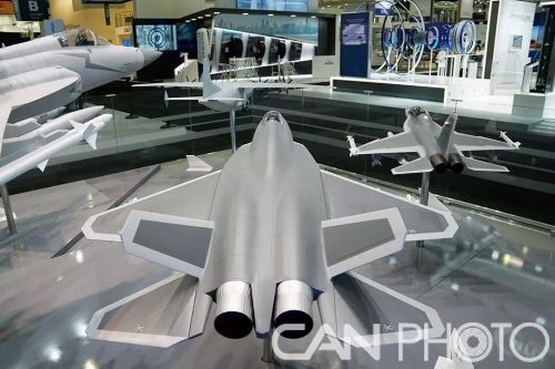 ➺巴黎航展上的“鹘鹰”飞机 ➺巴黎航展上的“鹘鹰”飞机